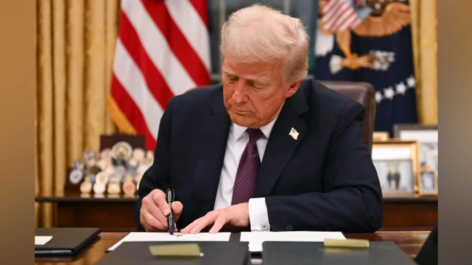 Трамп $901 миллиарддык рекорддук коргонуу бюджетин кол койду