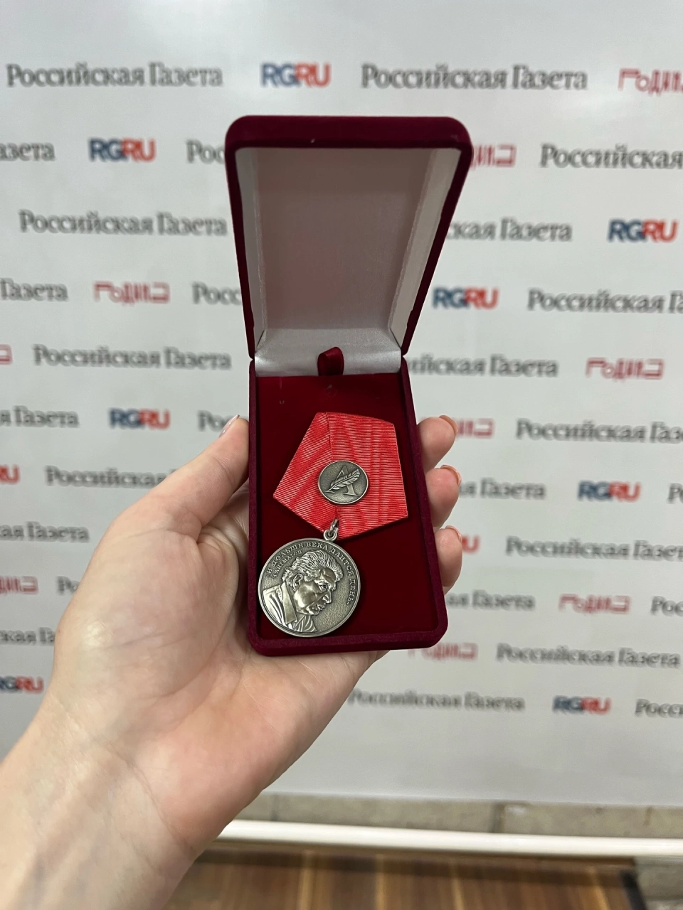 Россияда Чингиз Айтматовдун урматына уникалдуу күмүш медаль чыгарылды