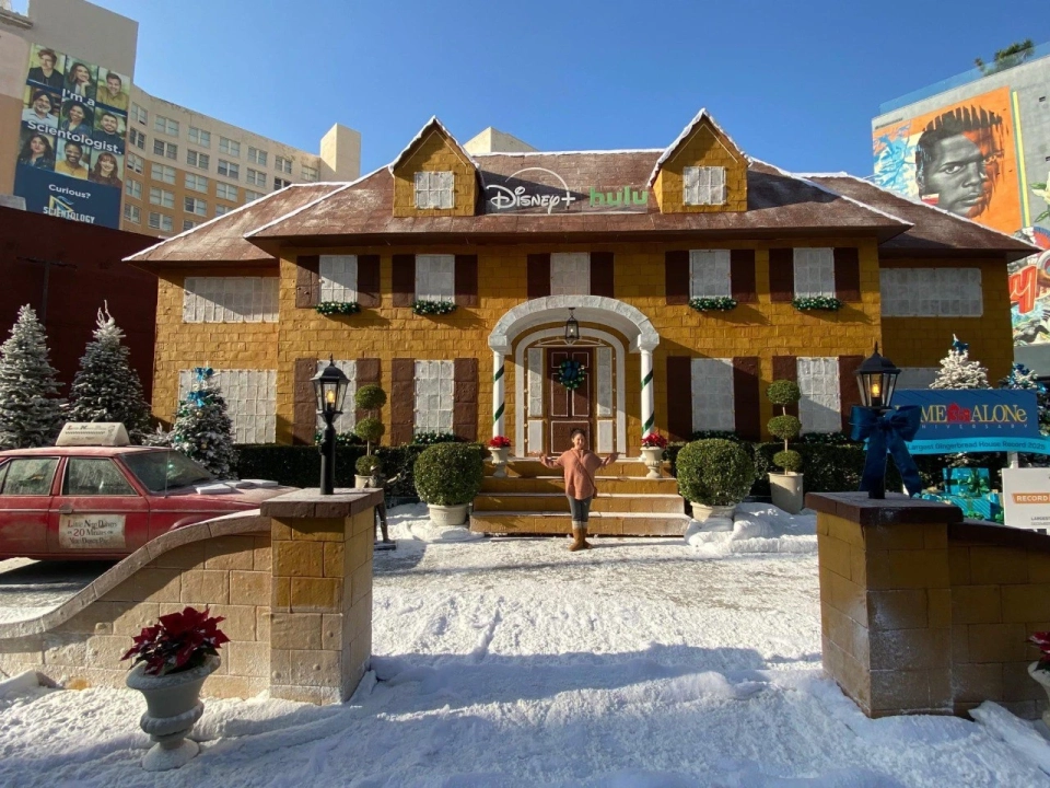 «Бир үйдө» сүрөттөлгөн имараттын формасындагы пряничный үй Гиннестин рекорддор китебине кирди