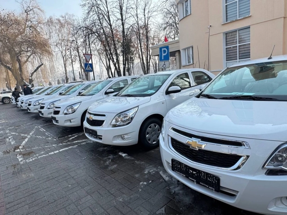 The Institute of Ombudsman was handed 9 official vehicles