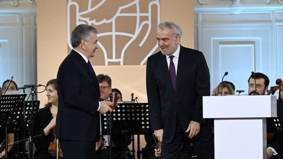 Кыргызстандын, Тажикстандын жана Өзбекстандын президенттери Лев Толстой атындагы дүйнөлүк сыйлыкка ээ болушту