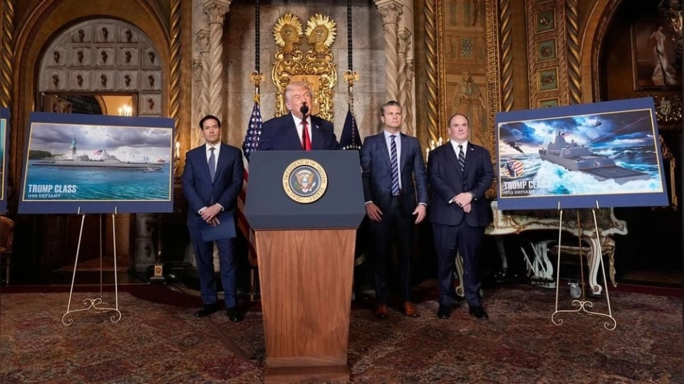 Трамп АКШнын жаңы согуштук кемелерин лазерлер, гипердуу ракеталар жана ядролук куралдар менен түзүү жөнүндө жарыялады