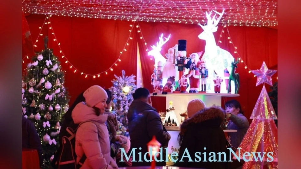 Улан-Батордун борбордук аянты Рождество базарына айланды. Сүрөт