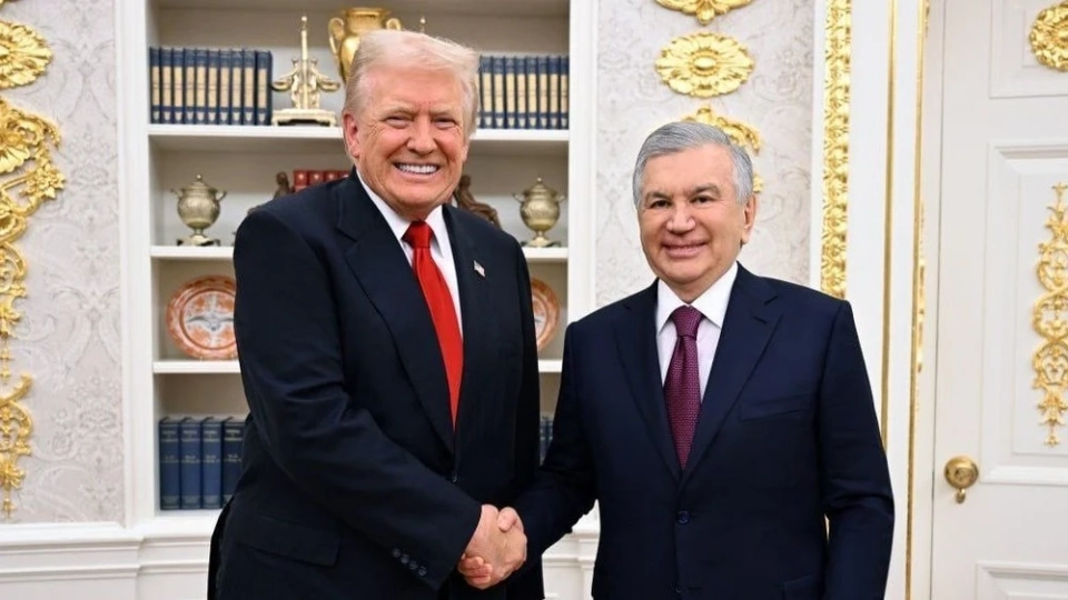Шавкат Мирзиёев Дональд Трампты эл аралык курч конфликттерди чечкендиги үчүн мактады