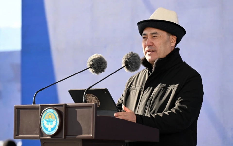 Садыр Жапаров запустил первую солнечную электростанцию в Кемине