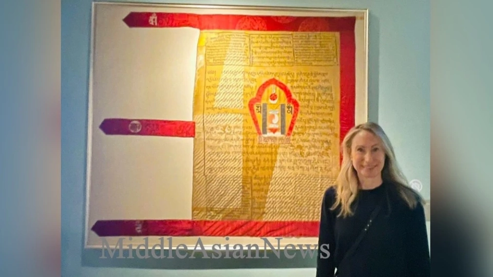 The British Ambassador congratulated the Mongolians on the restoration of Mongolia's independence.