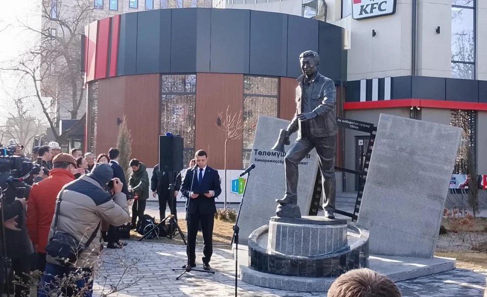 A monument to the People's Artist of the USSR, film director Tolomush Okeeva was unveiled in Bishkek
