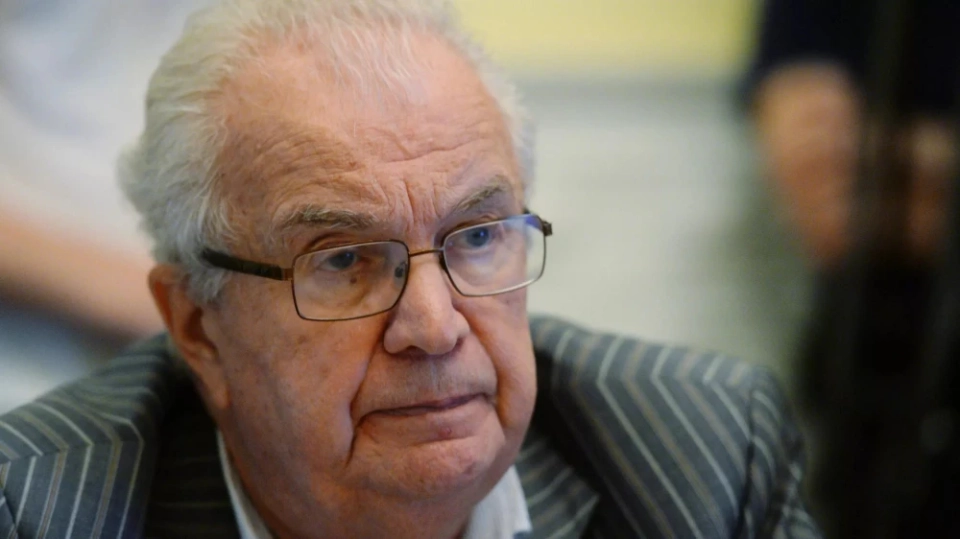 Иллюзионист Эмиль Кио дүйнөдөн кайтты