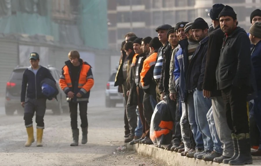 Минтруда КР Россияда кыргызстандыктарга 34,3 миллион рубль айлык алууга жардам берди