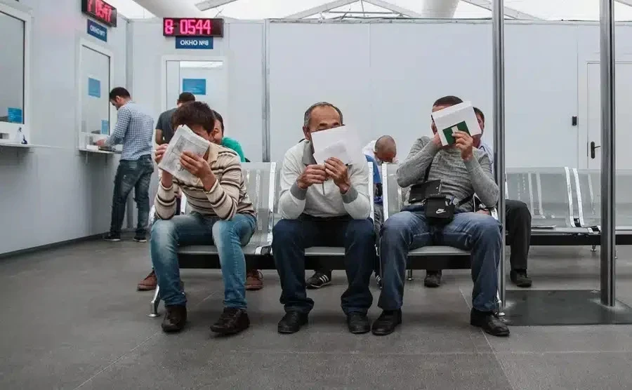 In Russia, migrants are set to be fined for evading medical examinations.