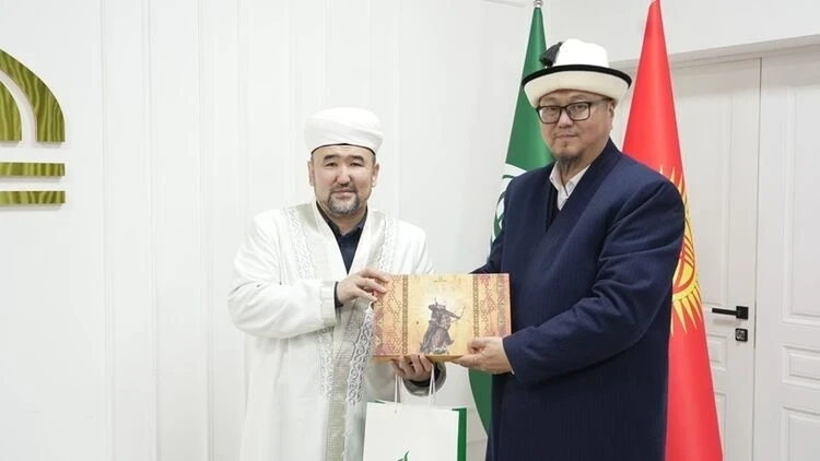 Altai Muslims Seek Help from Kyrgyz Theologians in Educating Youth