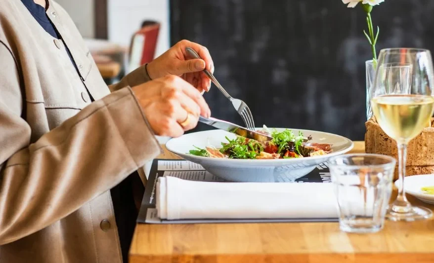 Кафе и рестораны проверят из-за жалоб на рост цен – Антимонополия