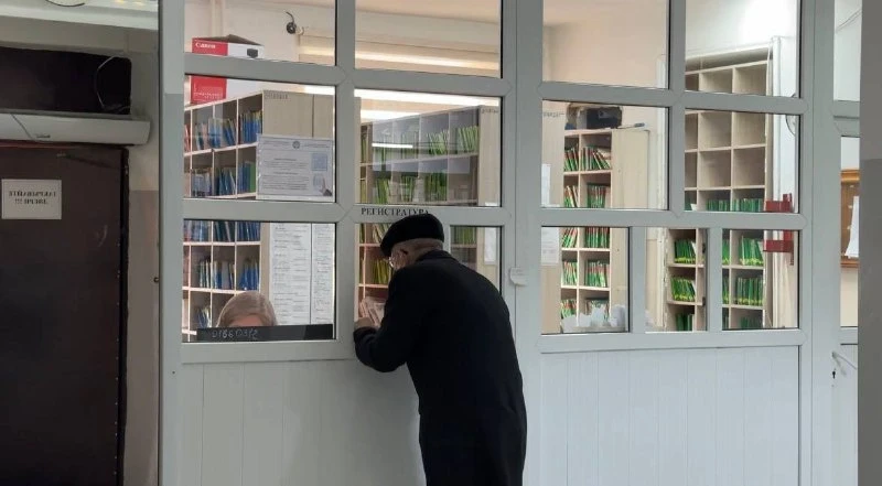 "Only God knows when I’ll get in". There are huge queues at the CSM in Bishkek for the form 083