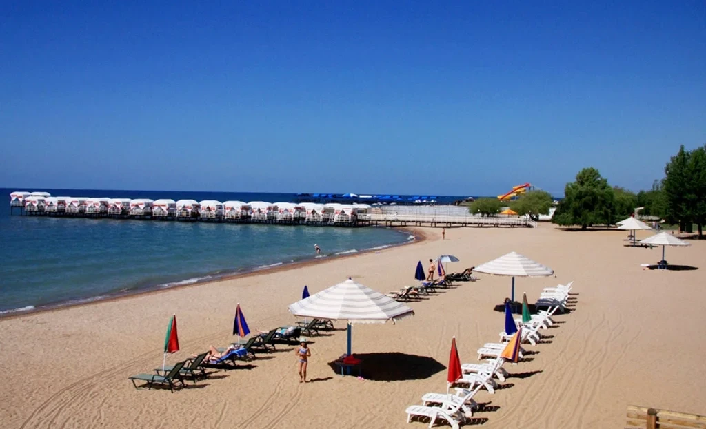 Beach cleaning at Issyk-Kul is now the responsibility of property owners and tenants.