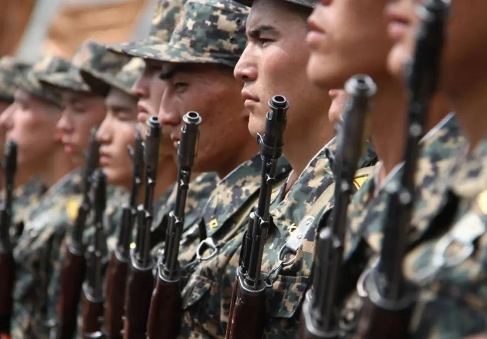 Казакстан армияга чакыруу эрежелерин толугу менен кайра жазды