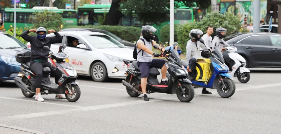 The Cabinet will tighten penalties for drunk driving and require mopeds to be registered