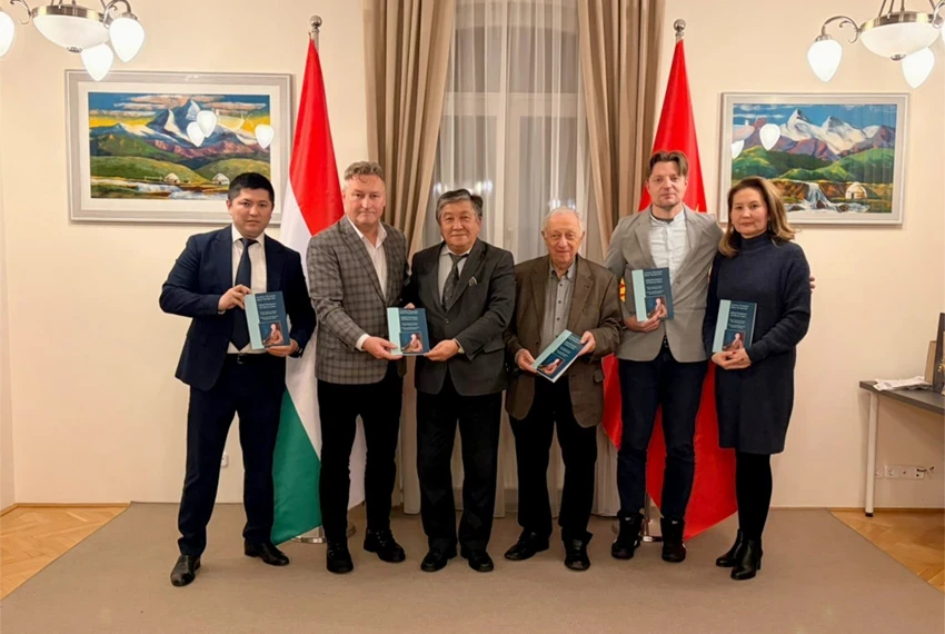 A collection of poems by Alykul Osmonov was presented in Budapest in Hungarian