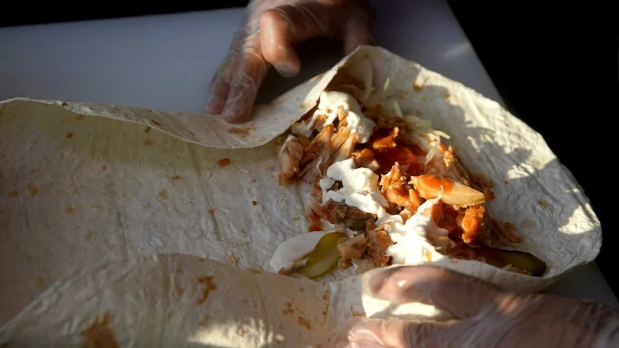 17 адам Бишкекте шаурмадан ууланды