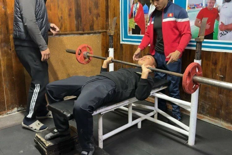 Өзүңдү жеңүү: спорт кандайча мүмкүнчүлүгү чектелген адамдардын тагдырын өзгөртөт