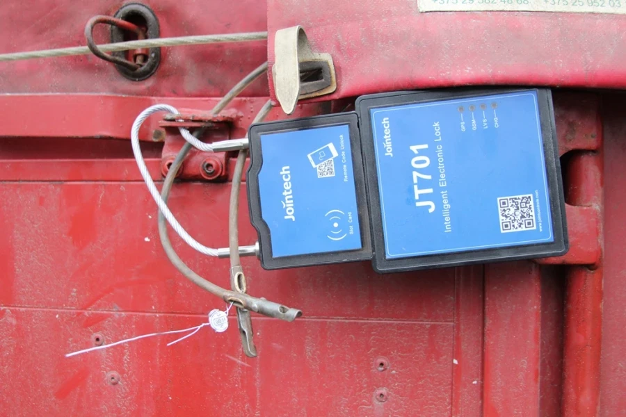 The use of navigation seals will become mandatory when transporting alcoholic and tobacco products.