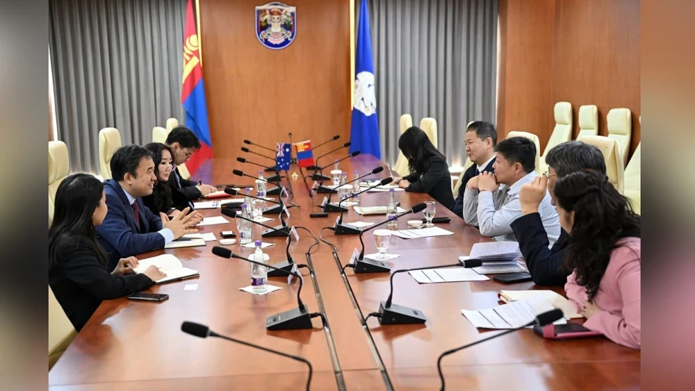 Улан-Баторду өнүктүрүү боюнча демилгелер Австралиянын элчиси менен талкууланды