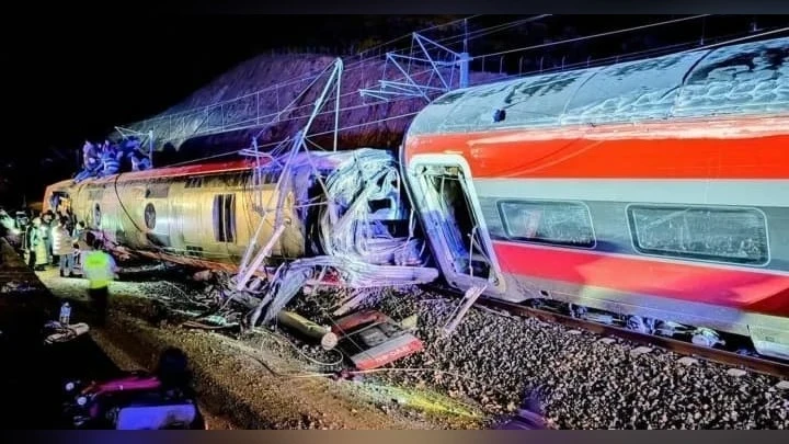 The number of fatalities in the train collision in Spain has risen to 39