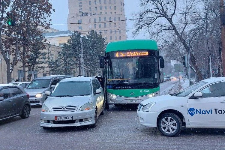 Electric bus collided with a passenger car in Bishkek