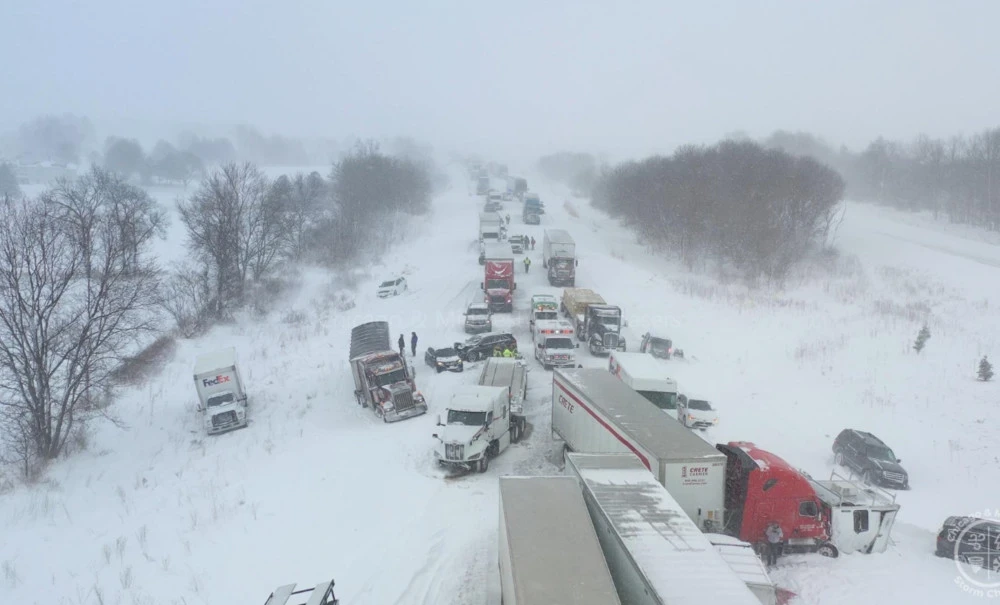 In the USA, a snowstorm caused a traffic accident involving more than 100 vehicles, with injuries reported.