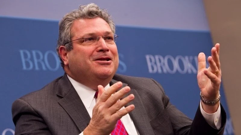 Америка дүйнөгө каршы: Трамптын тышкы саясаты эл аралык тартипти кандай өзгөртөт, - саясатчы Роберт Каган