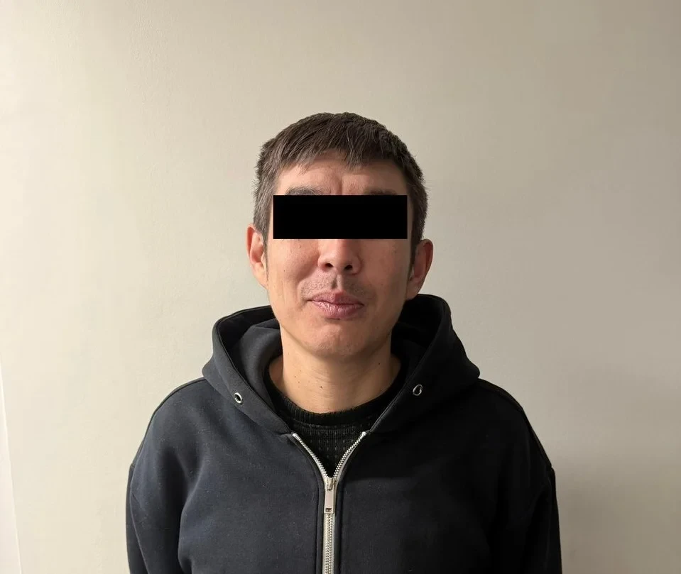 Бишкекте милиционер жана шериктеши «зордуктоо» иши боюнча эркектен акча талап кылышкан