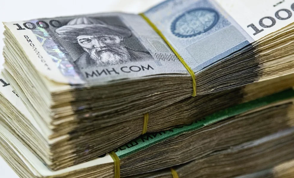 Minister of Construction on salaries up to 500,000 soms: You get what you work for