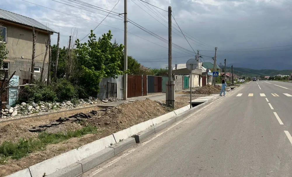 The deputy raised the issue of demolishing more than 100 houses in the Lenin District of Bishkek.