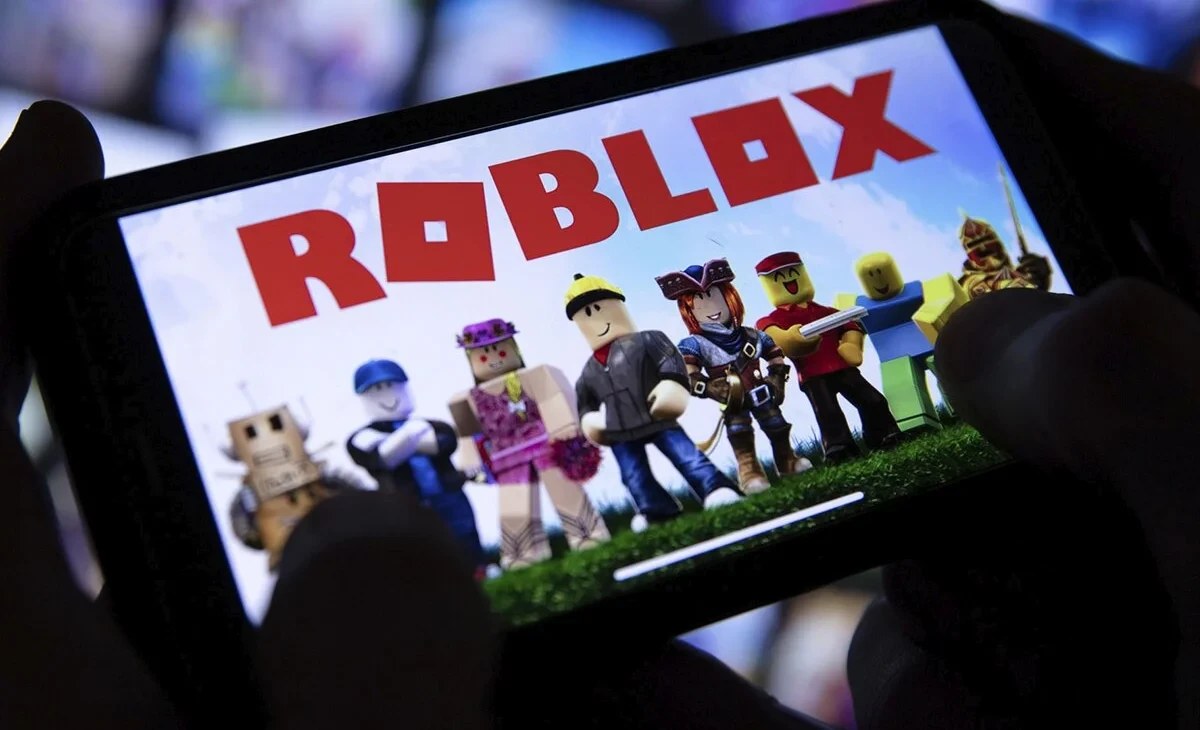 The deputy proposed to restrict children's access to online games Roblox and Minecraft.