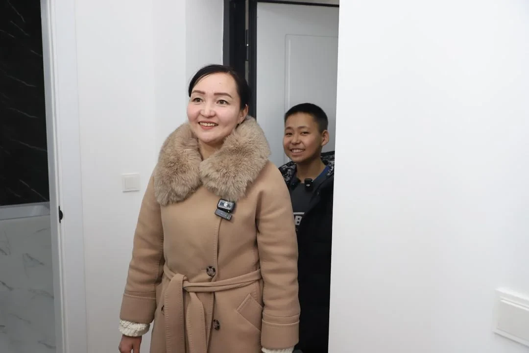 The winner of the "Best Teacher of the Year" contest received an apartment in Bishkek