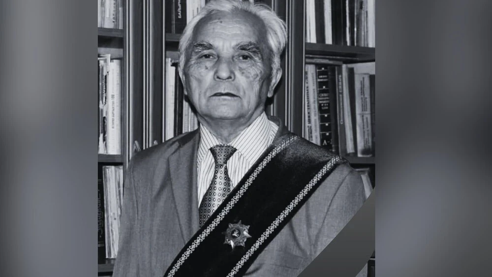 The scholar and literary critic Omor Sooronov has passed away.