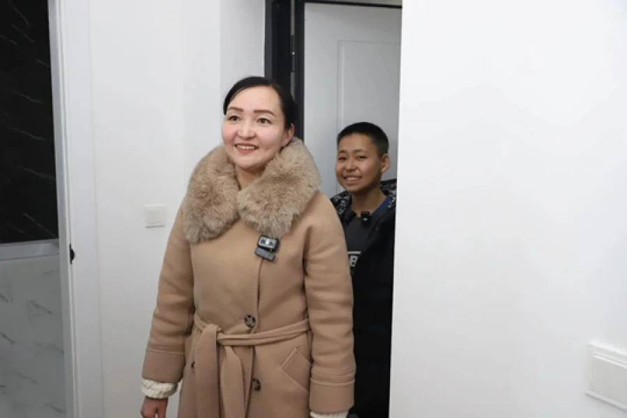 The winner of the "Teacher of the Year" contest received an apartment in Bishkek
