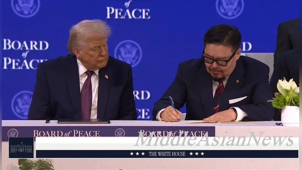 Трамп жана Занданшатар Монголиянын Дүйнөлүк кеңешке мүчөлүгү боюнча келишимге кол коюшту