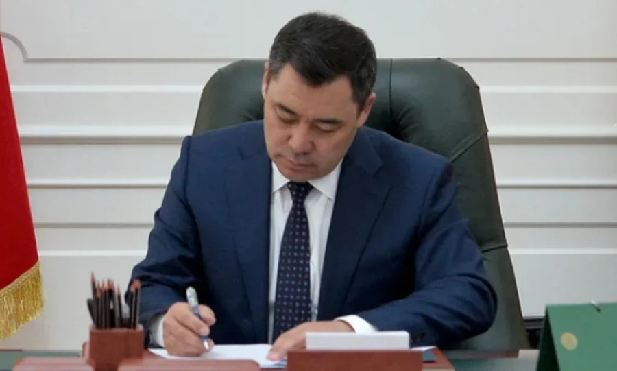 Садыр Жапаров айдоочулук күбөлүктөрдү акысыз алмаштыруу кампаниясын баштады