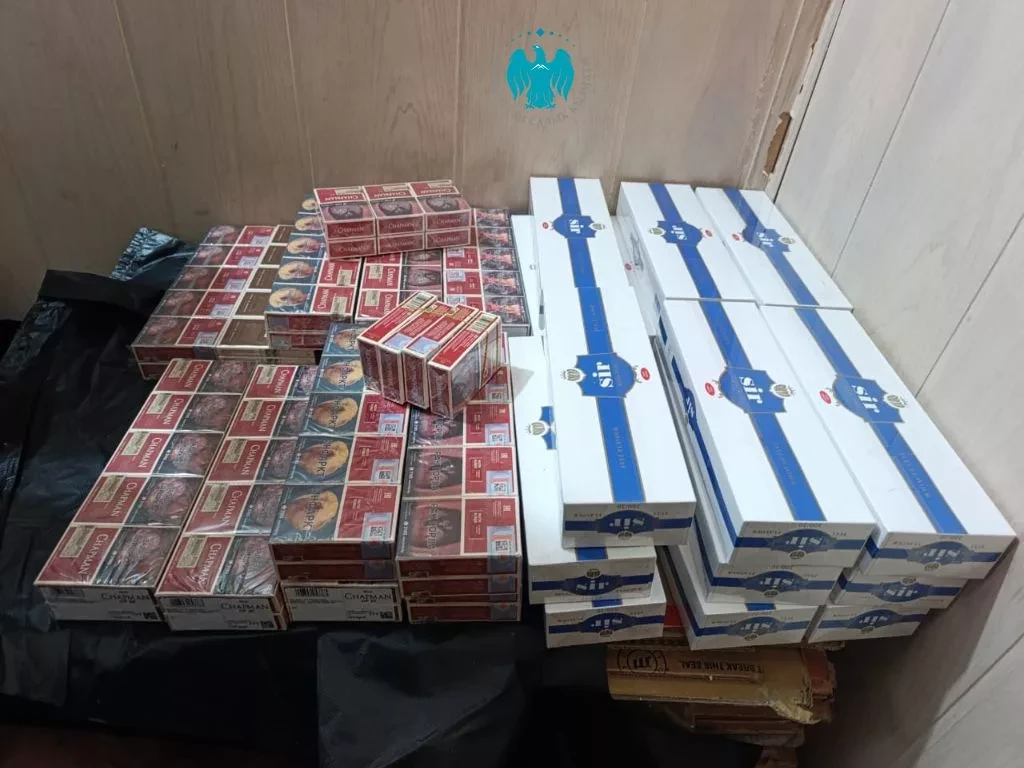 Манас борбордук базарында салык кызматкерлери 6 миңден ашык контрабандалык сигаретти аныкташты