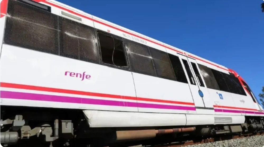 Испанияда жума ичинде төртүнчү темир жол кырсыгы: поезд кран менен кагышты