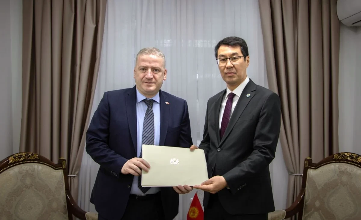 Бишкекте Тбилисиге түз аба каттамдарын калыбына келтирүү жана Грузия менен байланыштарды чыңдоо маселелери талкууланды