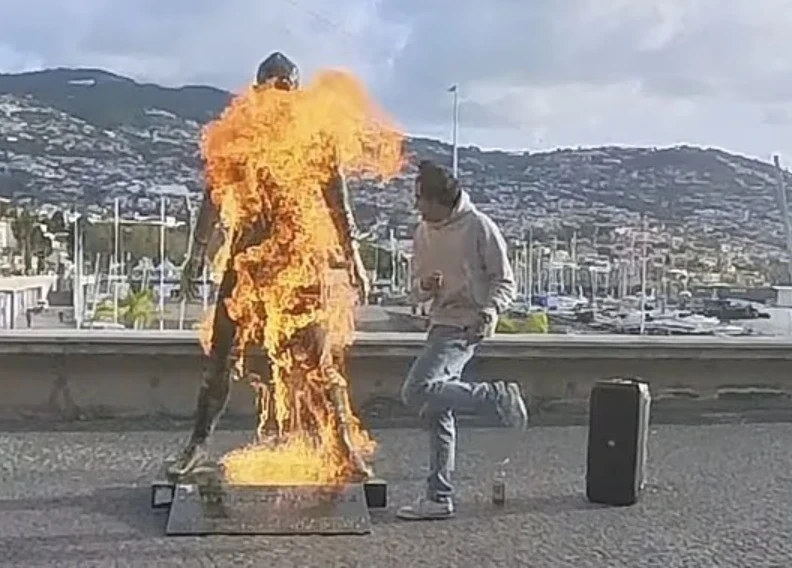 The statue of Cristiano Ronaldo was set on fire on the island of Madeira
