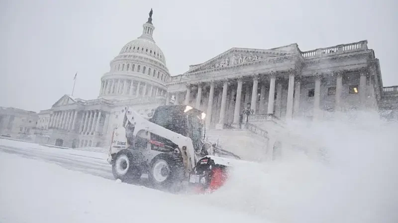 Half of the USA buried in snow: about a million without power, transportation collapse in many states