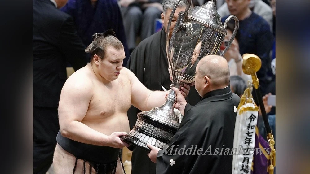 Ukrainian Hero Wins the Emperor's Cup for the Second Time