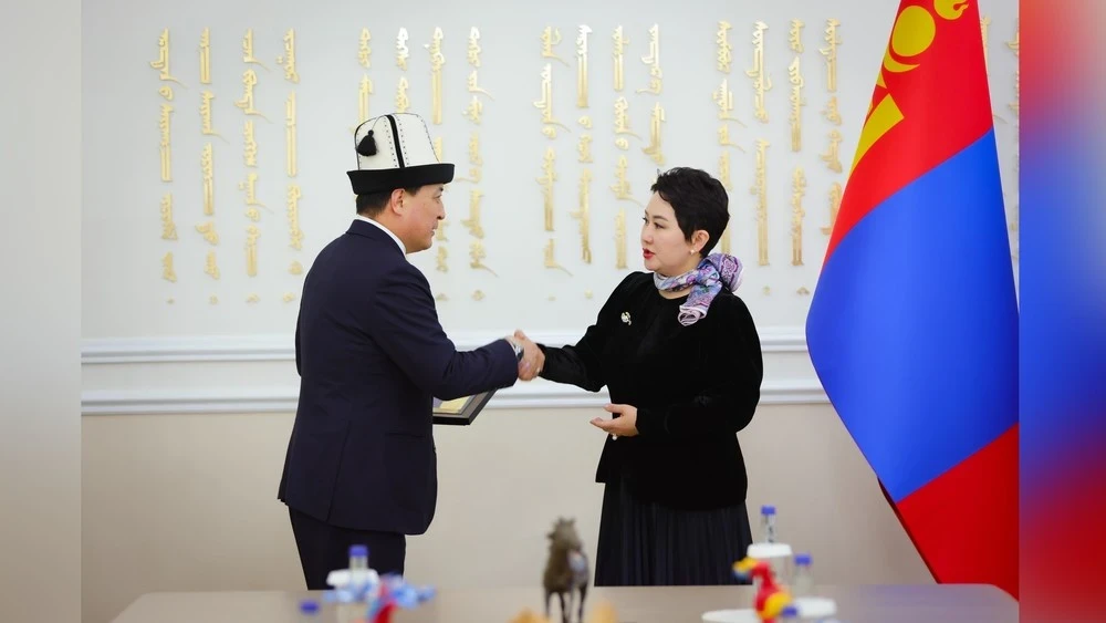 Батцэцэг приняла посла Кыргызстана по случаю окончания срока его полномочий