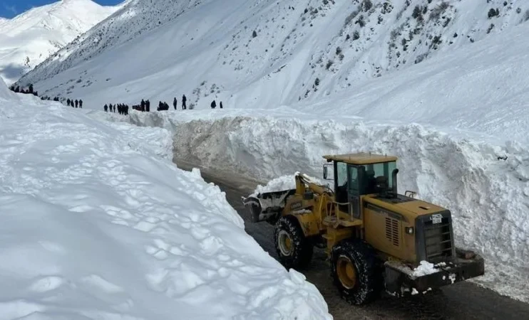 Attention! Avalanches are expected on the mountain roads of Kyrgyzstan.