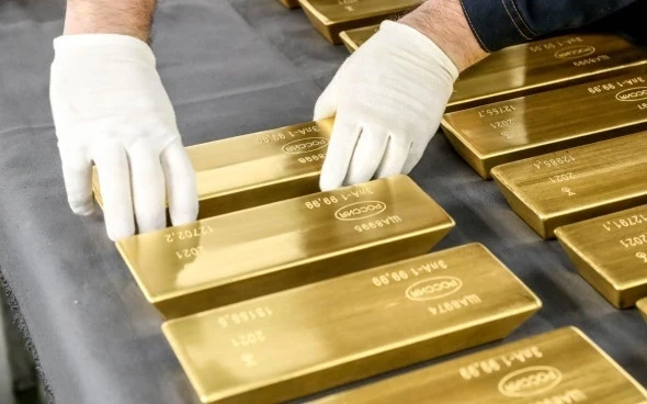 Gold soars to $5000 as Trump scares investors with "trade wars"