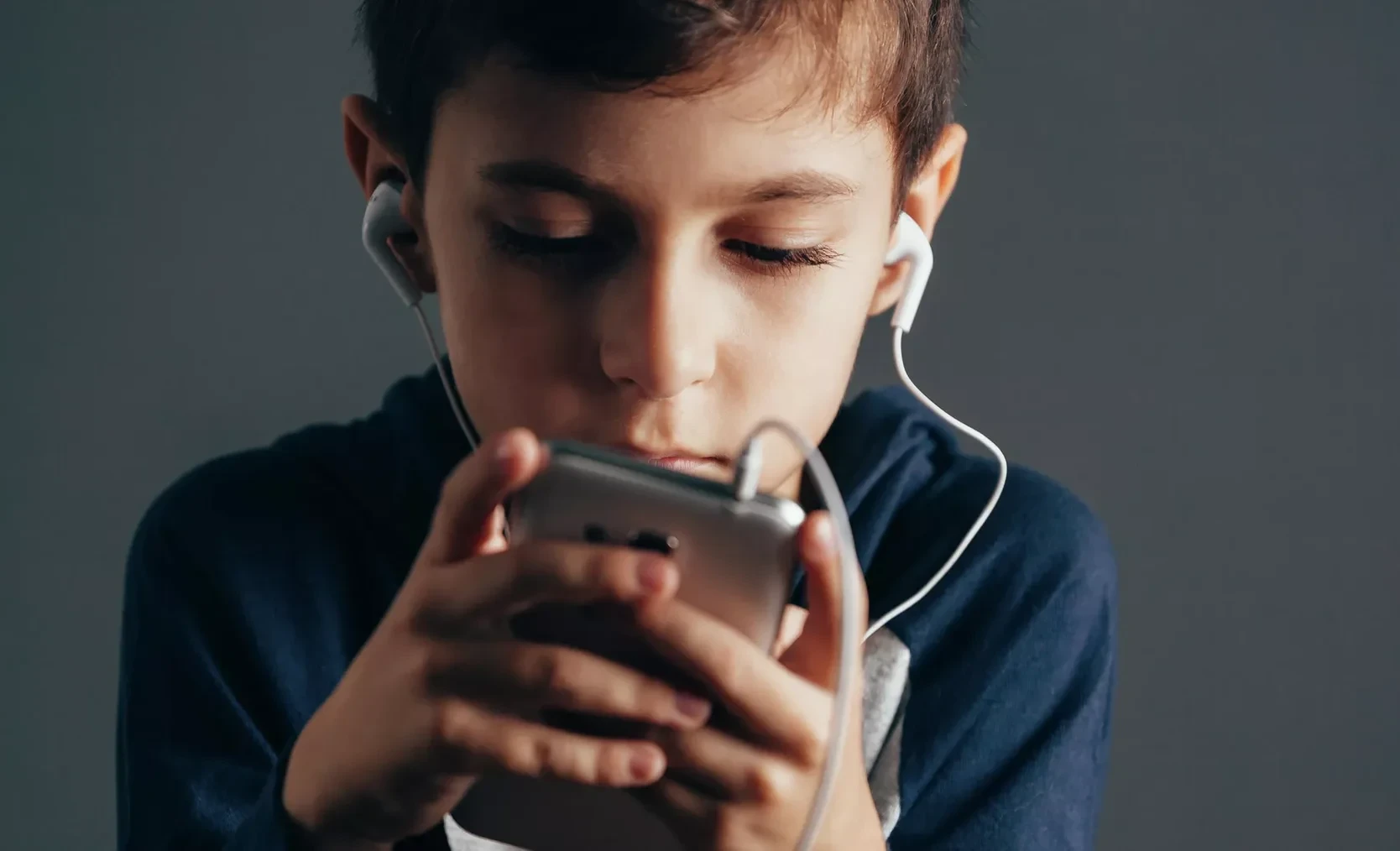 The French Parliament approved a ban on social networks for children