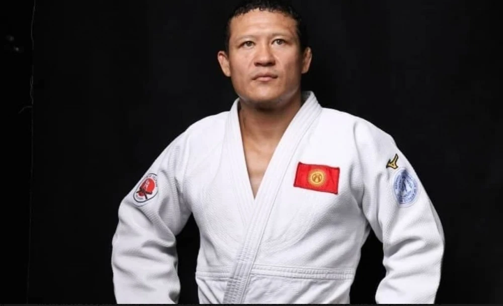 Тренер женской сборной КР Баялинов завоевал серебро на чемпионате страны