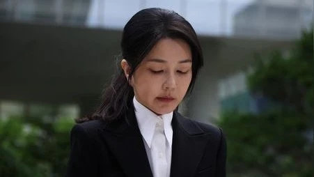 Former First Lady of South Korea Kim Gon Hee sentenced to 1.8 years in prison for receiving expensive gifts